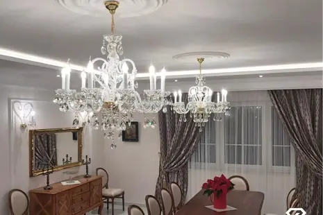 Der Charme von Kristall in einem klassischen Interieur: Familienhaus in Warschau (PL)